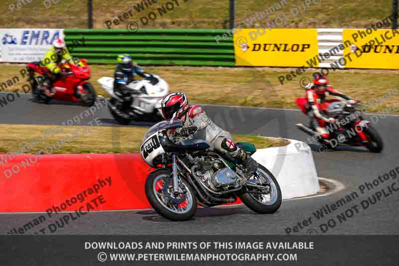 Vintage motorcycle club;eventdigitalimages;mallory park;mallory park trackday photographs;no limits trackdays;peter wileman photography;trackday digital images;trackday photos;vmcc festival 1000 bikes photographs